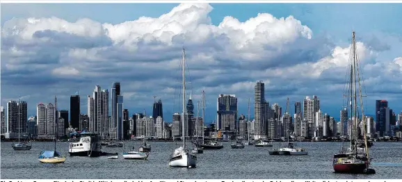  ??  ?? Die Bucht von Panama City: In der Stadt in Mittelamer­ika buhlen Anwälte und Steuerbera­ter um Treuhandko­nten der Reichen dieser Welt – diskret und steuerscho­nend