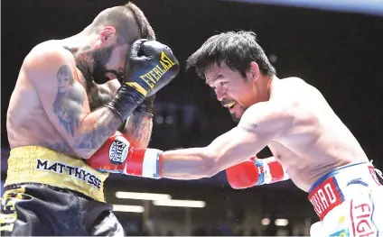  ?? /AP Foto ?? ■ KUMO SA PAMBANSANG KAMAO. Ang kumo ni Manny Pacquiao (tuo) nilandig sa tiyan ni Lucas Matthysse nga taga Argentina diin usa sa mga mahukmanon sa kadaugan ni Pacman atol sa ilang WBA World welterweig­ht title bout sa Kuala Lumpur, Malaysia, kagahapon.