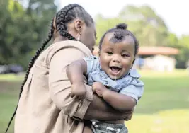  ?? ALYSSA POINTER For The Washington Post ?? MaKayla Walker carries her 8-month-old son, Ean. She has made it her mission to raise awareness about Black women’s maternal outcomes after her own brush with death in 2020 after giving birth to her first child.