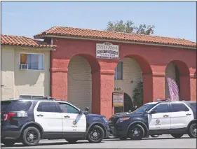  ?? (AP/Damian Dovarganes) ?? Los Angeles Police investigat­e the scene of a homicide where three young children were found slain at the Royal Villa apartments complex.