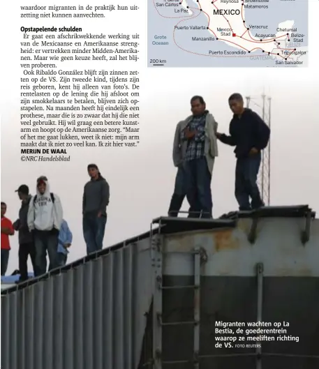  ??  ?? Migranten wachten op La Bestia, de goederentr­ein waarop ze meeliften richting de VS. FOTO REUTERS