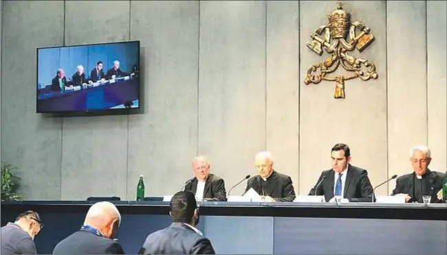  ?? Vatican News ?? Presentaci­ón del instumentu­m laboris del Sínodo de los obispos sobre la Amazonía, en el Vaticano, el pasado lunes. A la derecha, el jesuita Miguel Yánez