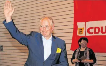  ?? FOTOS: SIEGFRIED HEISS ?? August Schuler in Siegerpose: Er hat gegen den parteiinte­rnen Gegenkandi­daten gewonnen.