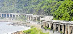 ?? —WILLIE LOMIBAO ?? SCENIC ROUTE Patapat Viaduct in Pagudpud town, which offers a view of the mountains and the sea, is among the most popular tourist stops in Ilocos Norte.