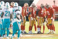  ?? Scott Strazzante / The Chronicle ?? The 49ers’ Trent Williams ( 71) and Laken Tomlinson ( 75) appeared to miscommuni­cate on two plays in Sunday’s loss.