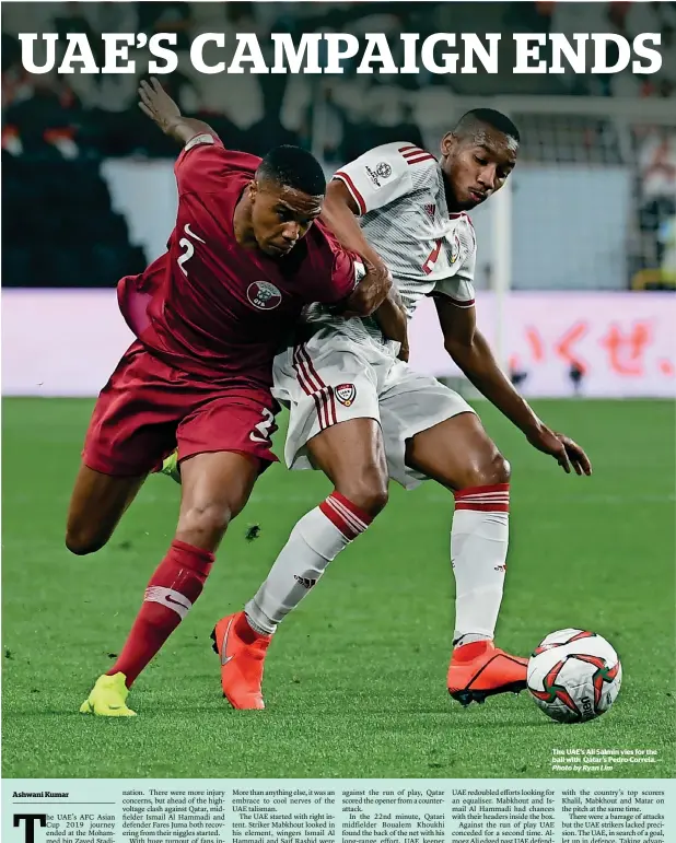  ?? Photo by Ryan Lim ?? The UAE’s Ali Salmin vies for the ball with Qatar’s Pedro Correia. —