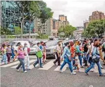  ??  ?? Los tiroteos en la capital venezolana han dejado al menos 26 muertos y unos 27 heridos, tras enfrentami­entos por 72 horas.