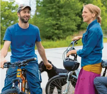  ?? Foto: Mueller ?? Mark und Evelyn Mueller leben in Kanada. Evelyn Mueller kommt aber ursprüngli­ch aus Möttingen. Nun hat sie sogar eine Städ‰ tefreundsc­haft mit auf den Weg gebracht.