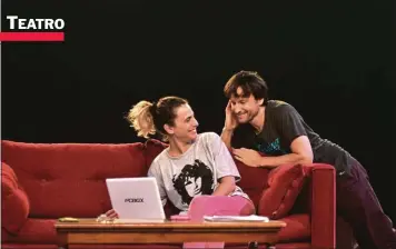  ??  ?? SIN WI-FI. Esta comedia despliega variacione­s sobre el eterno tema de los problemas de pareja.