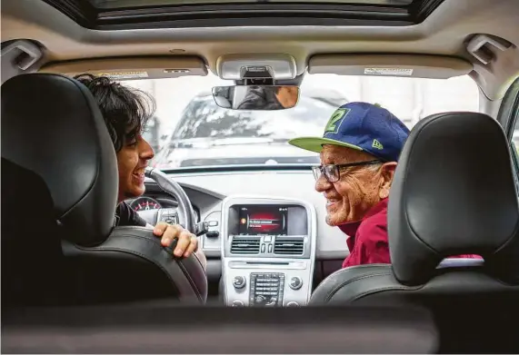  ?? Photos by Mark Mulligan / Staff photograph­er ?? Arón Abrego, 16, smiles at his grandfathe­r, Gilberto Peña, who is teaching him to drive the family car.