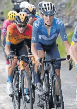  ??  ?? Enric Mas, sexto del Tour 2021, con Pello Bilbao, noveno, a rueda.