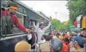  ?? HT PHOTO ?? Protestors being arrested at Hazratganj on Sunday.