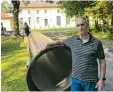  ?? Foto: Fridtjof Atterdal ?? Roland Leuthe ist bei den Stadtwerke­n Augsburg für die Wasservers­orgung zu ständig.