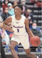  ?? ARIEL COBBERT/THE COMMERCIAL APPEAL ?? Bartlett guard Amarr Knox (1) drives to the hoop during a game at Bartlett High School on Thursday.