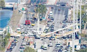  ?? (Joe Skipper/Reuters) ?? AN AERIAL view of the pedestrian bridge that collapsed at Florida Internatio­nal University in Miami last week.