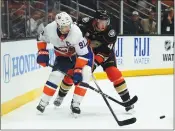  ?? SEAN M. HAFFEY — GETTY IMAGES ?? New York Islanders star John Tavares (91) will show off his outstandin­g two-way style aganst the Sharks.
