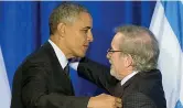  ??  ?? Abbraccio Il presidente Barack Obama, 54 anni, con il regista Steven Spielberg (69)