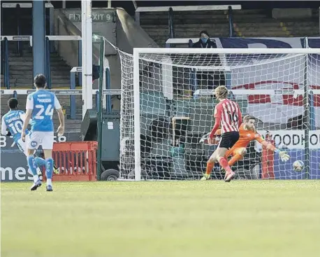  ??  ?? This stunning Sunderland record came to an end at Peterborou­gh as key moments show the intent of Lee Johnson’s side.