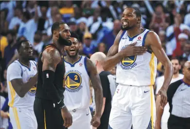  ?? KYLE TERADA / USA TODAY SPORTS ?? Kevin Durant of the Golden State Warriors gets hyped as LeBron James of the Cleveland Cavaliers watches on during the fourth quarter of Monday’s NBA game at Oracle Arena in Oakland, California. The Warriors won 99-92.