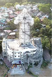  ??  ?? MARILAO ATTRACTION – A 100-foot statue of Christ the Divine Mercy dominates the landscape at the National Shrine of the Divine Mercy in Marilao, Bulacan. The statue is said to be the world’s tallest likeness of the Divine Mercy. (Mark Balmores)