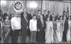  ??  ?? The Board of Directors and members of the Federation of Indian Chamber of Commerce Philippine­s, led by Rex Daryanani, together with President Duterte, Indian Ambassador Jaideep Mazumdar and Executive Secretary Salvador Medialdea.