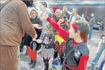  ??  ?? Bientôt le grand Carnaval de St Nicolas de la Grave et ses célèbres batailles de confettis