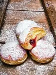  ?? Foto: Fotolia ?? Kein Weißbier, aber Konfitüre: Krapfen gibt es traditione­ll zu Fasching.