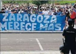  ??  ?? Protestas de los seguidores del Zaragoza el 30 de mayo.
