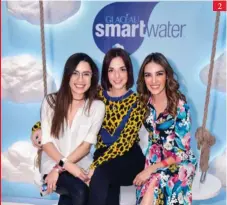  ??  ?? 2 2. Para sentirse en las nubes, nada como estar bien hidratada y Smart Water lo sabe.