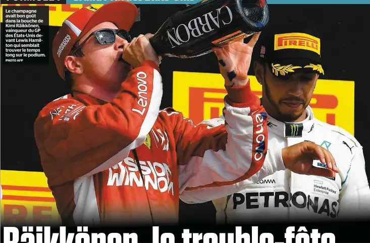  ?? PHOTO AFP ?? Le champagne avait bon goût dans la bouche de Kimi Räikkönen, vainqueur du GP des États-Unis devant Lewis Hamilton qui semblait trouver le temps long sur le podium.