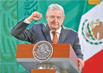  ??  ?? El presidente Andrés Manuel López Obrador pretende desaparece­r al INE y que sus funciones las asuma el Poder Judicial, al que considera autónomo, independie­nte, con gente íntegra y honesta.