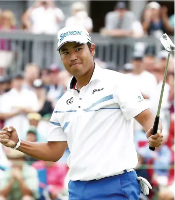  ?? PHOTO AFP ?? La réaction de Hideki Matsuyama après avoir calé un oiselet au 18e trou qui lui permettait de réussir une ronde record.