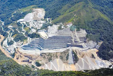  ?? GUILLERMO OSSA/ ARCHIVO ADN ?? Nueva falla en la hidroeléct­rica acelerará el cierre de compuertas, lo que reduciría a la mitad el caudal que sale de casa de máquinas.