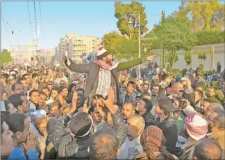  ?? Picture: REUTERS ?? UNITED IN THEIR CAUSE: Supporters of the Muslim Brotherhoo­d chant outside the Egyptian presidenti­al palace yesterday