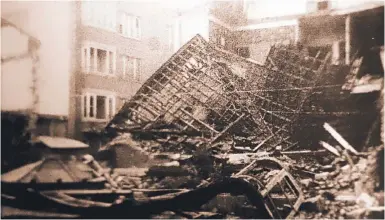  ??  ?? Die von Bomben zerstörte Innenstadt Alicantes.