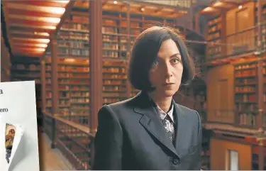  ?? CEDOC PERFIL ?? TARTT. T La edición española de El jilguero (Lumen, 2014) y Donna Tartt, su autora.