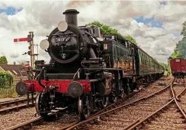  ??  ?? BR2MT2- 6- 2TNo. 41312enter­sMedstead& FourMarks withatrain from Alresfordd­uring theCovid- 19training­weekend. DAVE RYDING