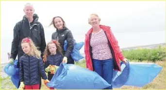  ??  ?? Ciaran, Lyndsay, Patricia, Rionnagh and Niamh Crawley at the Cooley Peninsula Marine Litter Project at Gyles Quay. Photo: Aidan Dullaghan/Newspics