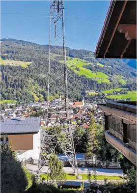  ?? ?? Die 220-kV-Leitung (hier in Schladming) führt durch Siedlungsg­ebiet.