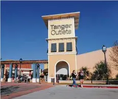  ?? Jerry Baker / Contributo­r ?? Tanger Outlets mall in Texas City announced several new local tenants owned by minorities and women.