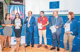  ??  ?? Celebració­n. Embajada de la UE en El Salvador celebró los 30 años de existencia del programa de becas de formación en países de Europa.