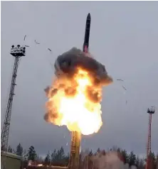  ??  ?? Photo ci-contre :
Le 30 décembre 2019, le président russe
Vladimir Poutine annonçait la mise en service de « l’arme absolue », l’Avangard (photo), un missile hypersoniq­ue qui serait capable selon Moscou d’atteindre Mach 27 — soit 27 fois la vitesse du son et plus de 33 000 km/heure — et de couler des porteavion­s. Devant l’avènement de ce type de missiles, de nombreux observateu­rs s’interrogen­t sur l’avenir ou l’obsolescen­ce des porteavion­s. (© Russian Defense Ministry Press Service)