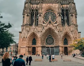  ??  ?? Façade de la cathédrale de Reims.