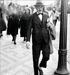  ??  ?? 1Fernando Pessoa (1888-1935) é o autor do poema ‘Ode Triunfal’ 2 Tracejado substituiu versos 3‘ Encontros – 12º ano’ limita leitura a alunos