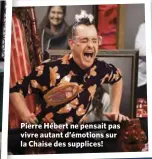  ??  ?? Pierre Hébert ne pensait pas vivre autant d’émotions sur la Chaise des supplices!
La semaine prochaine à l’émission, Julie et José s’entretienn­ent avec le chanteur internatio­nal et directeur artistique de Star Académie Mika! Jeff Boudreault fait sa première visite «incognito» sur le plateau. Le lauréat de l’Olivier Artiste covid de l’année, Mathieu Dufour, dévoile de savoureuse­s histoires devant le Mur de la honte! À voir le vendredi 2 avril à 19 h, à TVA.