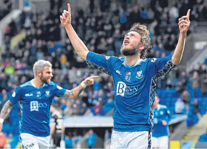  ?? Pictures: SNS Group. ?? Matty Kennedy, top, tucks the ball away for St Johnstone’s third after Murray Davidson, above, had opened the scoring for Tommy Wright’s side.