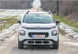  ??  ?? Der Citroën C3 Aircross ist zwar nicht unbedingt ein Nachfahre des 2CV, kokettiert dann aber doch mit ein paar Details der Ente.