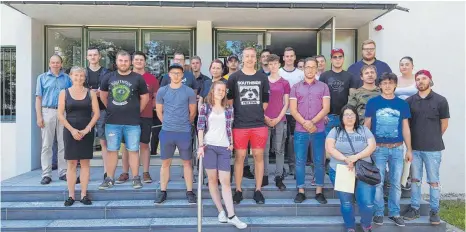  ?? FOTO: SCHULE ?? Ein Teil der Absolvente­n der Ferdinand-von-Steinbeis-Schule in Tuttlingen.