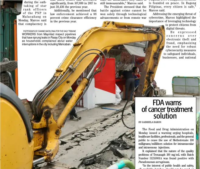  ?? PHOTOGRAPH BY DIANNE BACELONIA FOR THE DAILY TRIBUNE ?? WORKERS from Maynilad inspect pipelines that have sprung leaks in Pasay City on Monday as households complained about water interrupti­ons in the city including Maricaban.