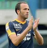  ??  ?? Bomber Fabio Grosso ha dato fiducia a Giampaolo Pazzini. Ma l’attaccante, con un ingaggio che resta pesante, può partire se arriva l’offerta giusta